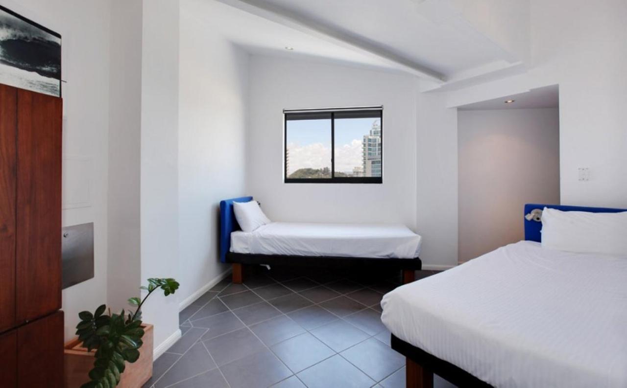 Komune Resort And Beach Club Greenmount Beach Coolangatta Habitación foto